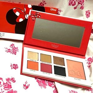 Disney Dose of Colors Minnie Mouse
Eyeshadow & Blush Palette Matte Shimmer